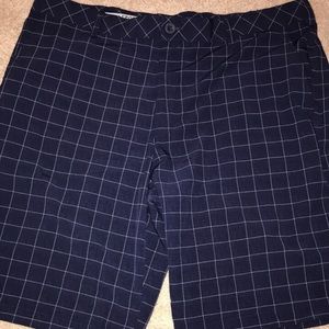 Men’s IZOD golf shorts